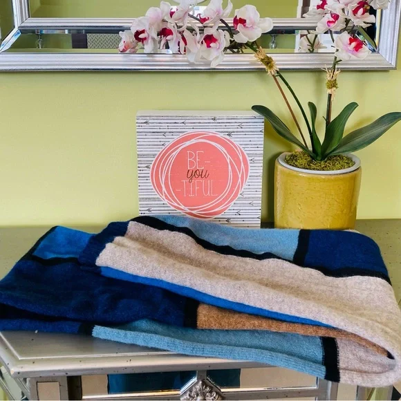 Luxurious Lambswool scarf - Picture 1 of 6